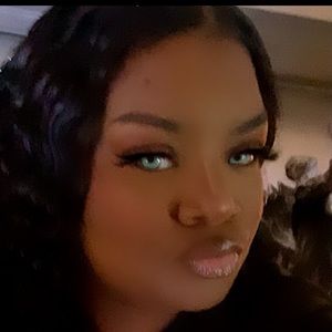 Meet your Posher, Felizcia